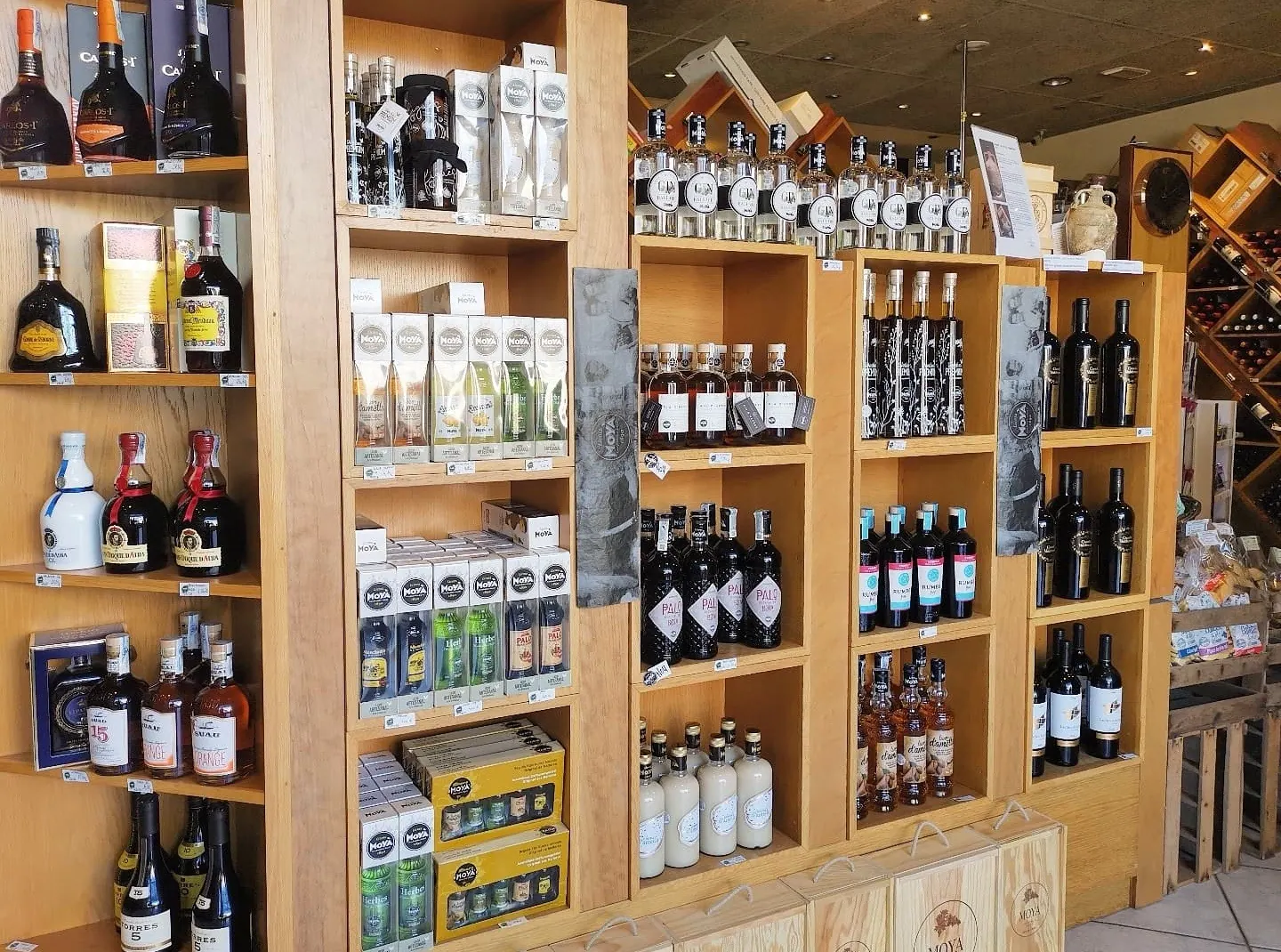 Moyà Wine Shop – Foto 1