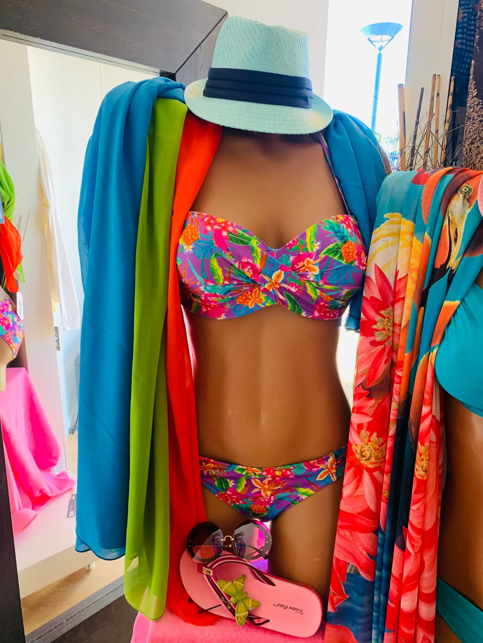 THE BIKINI SHOP – Foto 1