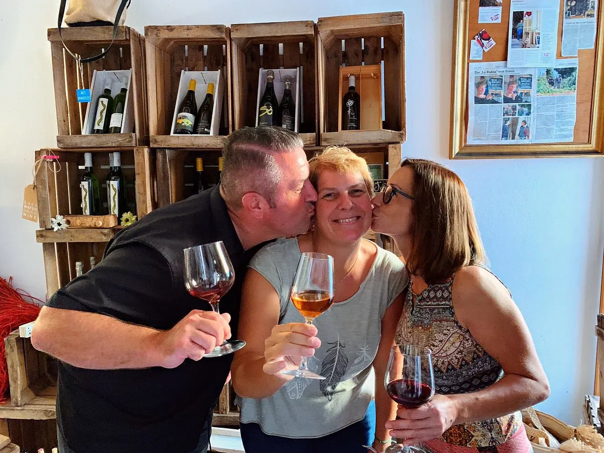 La Bodega de la Rubia SINEU – Foto 2